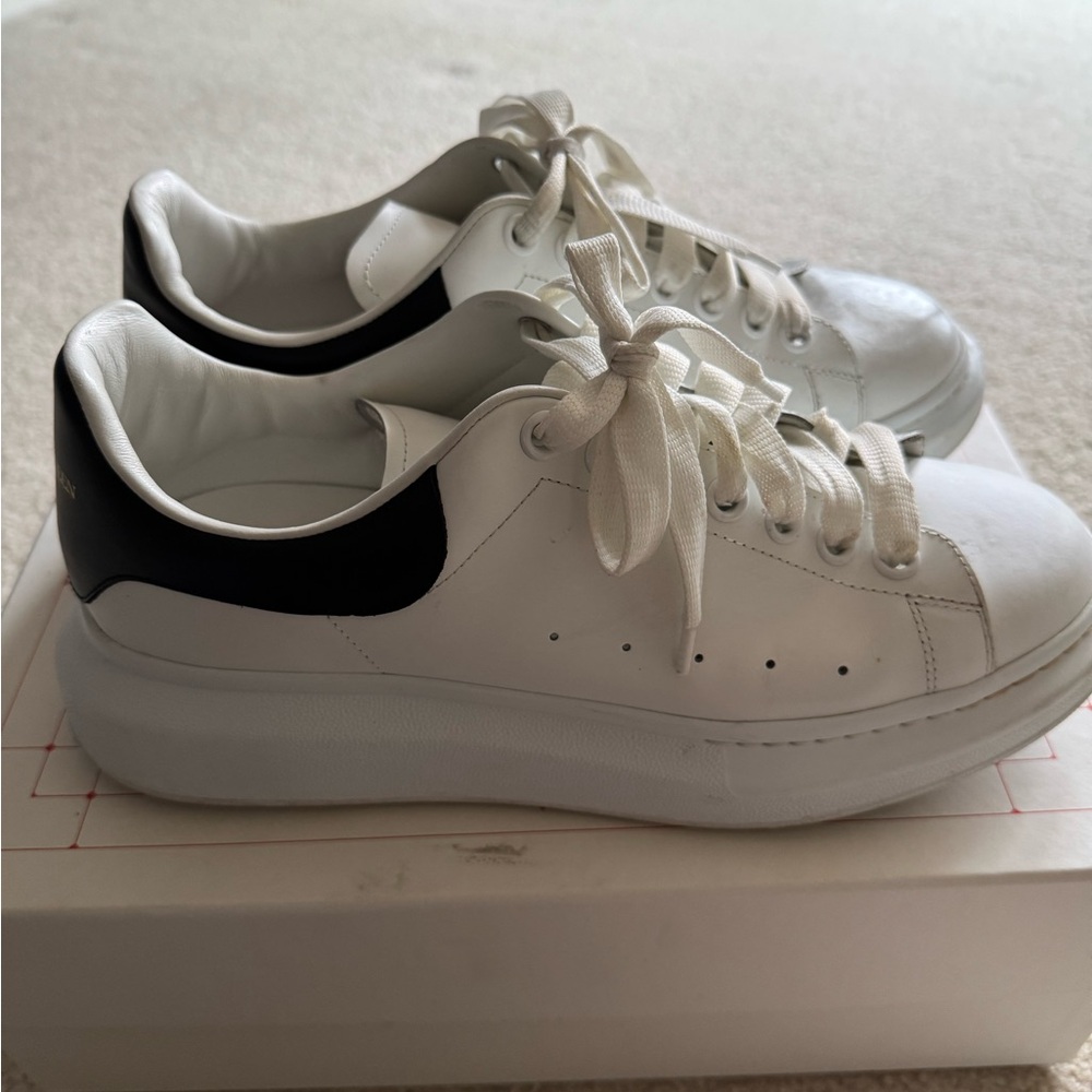 Alexander McQueen oversized leather sneakers white/black sz 9
